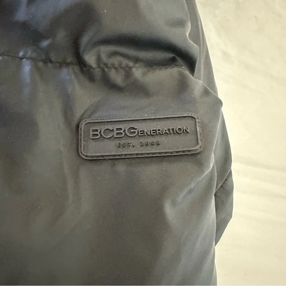 BCBGeneration (M) BCBG Black Matte Classic Quilted Puffer Winter Coat with Hood - Picture 13 of 13